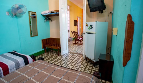 Habitación triple básica, varias camas, no fumadores, vistas al patio