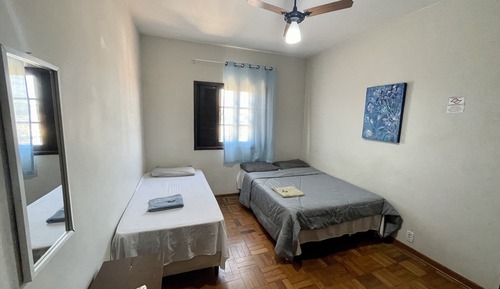 Habitación cuádruple estándar, varias camas, vistas a la ciudad