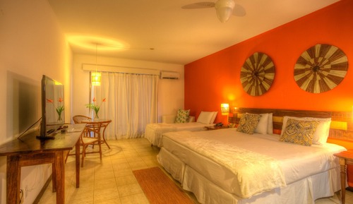 Apartamento superior, vistas parciales al mar