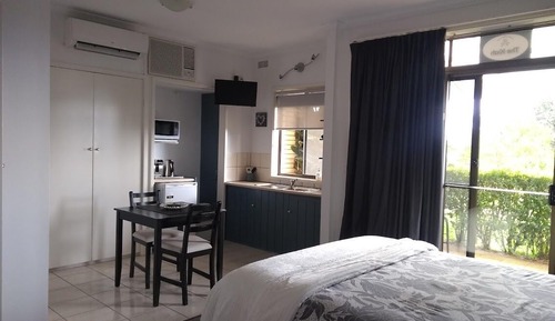 Estudio superior, 1 cama de matrimonio, bañera de hidromasaje, vistas parciales al mar (The Kiah)