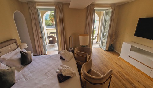 Apartamento clásico, 1 habitación, balcón, vistas al lago