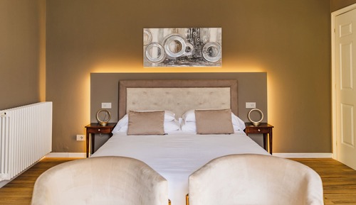 Apartamento romántico, 1 cama doble, patio, vistas al lago