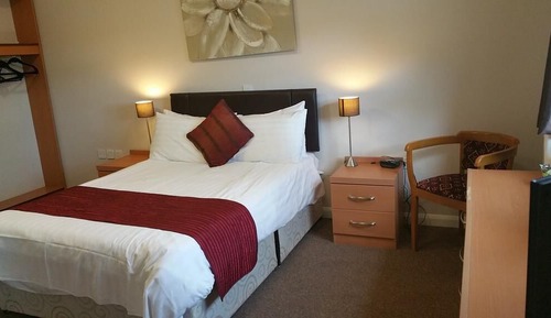 Habitación estándar con 1 cama doble o 2 individuales, baño privado