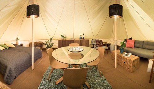 Tienda familiar, 1 cama de matrimonio grande con sofá cama, baño compartido, vistas a la montaña