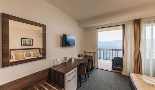 Habitación básica, 1 cama de matrimonio grande, vistas a la montaña