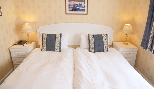 Habitación con 2 camas individuales