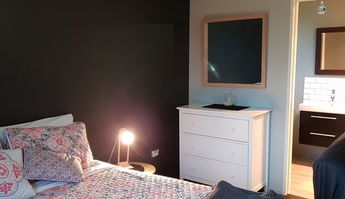 Suite estudio familiar, varias camas, vistas al patio