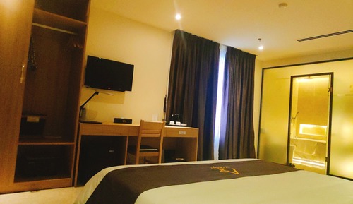 Suite (with Kitchen)