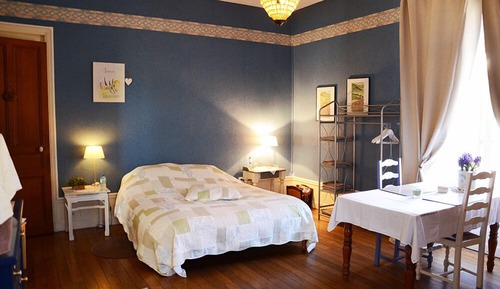 Habitación Confort doble, 1 cama doble, bañera, en la zona del patio (Iris)