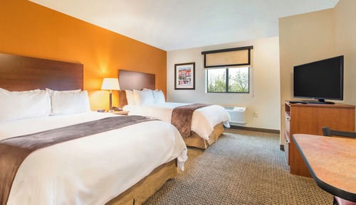 Habitación, 2 camas de matrimonio (Hearing Impaired)