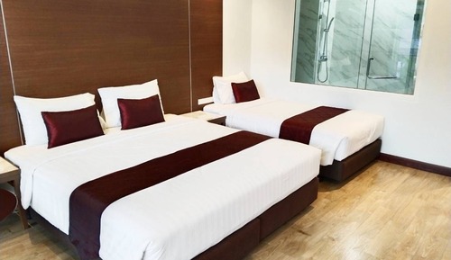 Deluxe Triple Pool View