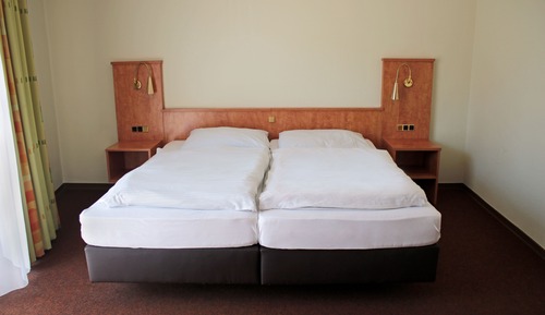 Habitación básica con 1 cama doble o 2 individuales