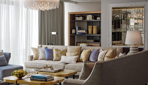 Suite, en una planta alta