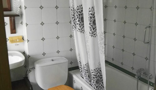 Twin Room, Private Bathroom (3 y 5)