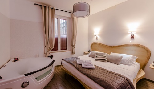 Habitación de lujo doble, 1 cama de matrimonio grande (Glamour Jacuzzi)