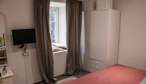 Habitación Confort con 1 cama doble o 2 individuales, vistas al patio