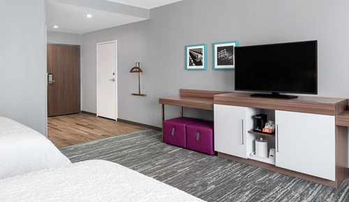 Habitación, 2 camas de matrimonio, accesible para personas con discapacidad (Hearing & Mobility)