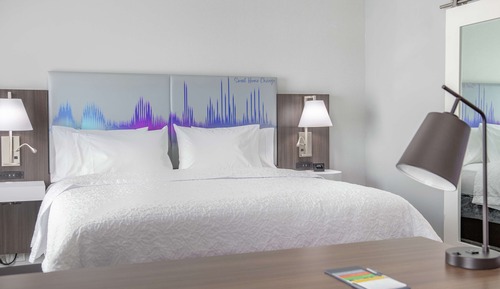 Habitación, 1 cama de matrimonio grande (Mobility & Hearing, Roll-in Shower)