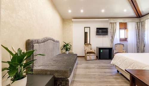 Suite junior, varias camas, vistas al jardín