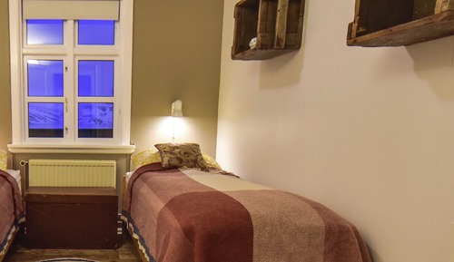 Habitación estándar con 1 cama doble o 2 individuales, baño compartido (Main Hotel Building)