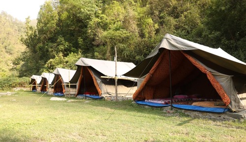 Tienda básica, futón, no fumadores, vistas al río