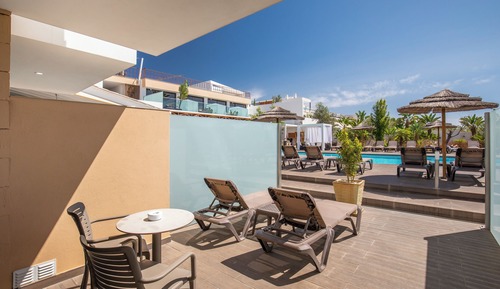 Habitación estándar con 1 cama doble o 2 individuales, terraza