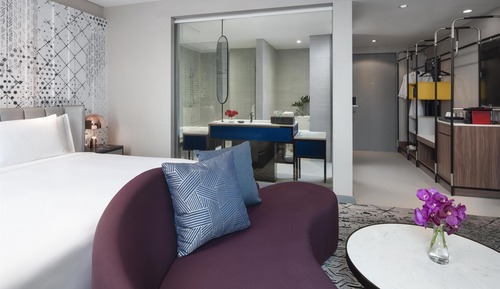 Deluxe Skyline King Room