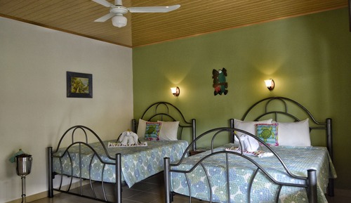 Habitación cuádruple estándar, varias camas, accesible para personas con discapacidad, no fumadores