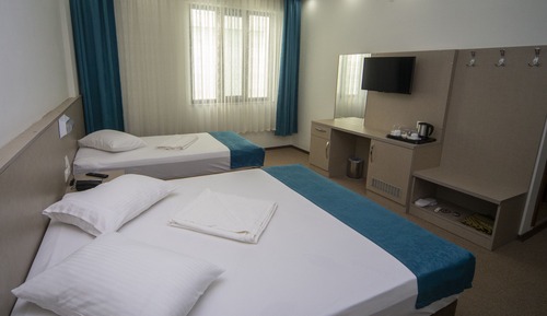 Habitación estándar con 1 cama doble o 2 individuales, vistas a la ciudad