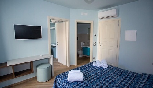 Suite, baño privado (CAMERA ATENA)