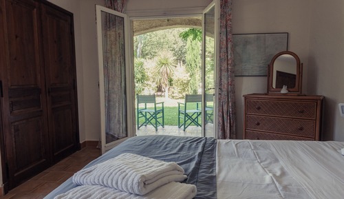 Habitación triple Confort, baño privado, vistas al jardín