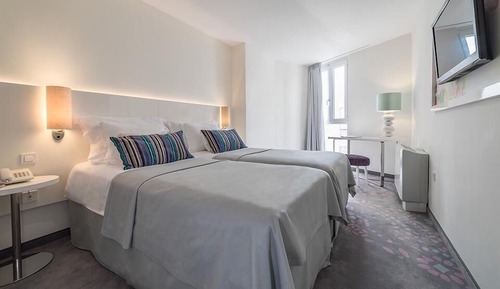 Double or Twin Room 22m² Hotel Atrium View