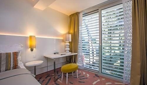 Double or Twin Room 22m² Courtyard/Park View with French Balcony