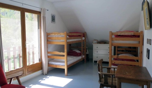 Suite clásica, baño compartido, vistas a la montaña (Sous les toits)