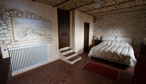 Habitación clásica con 1 cama doble o 2 individuales, vistas a la montaña