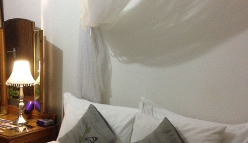 Habitación clásica doble, 1 cama de matrimonio, frigorífico y microondas, vistas al jardín