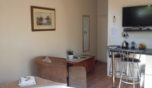 Habitación Confort doble, 1 cama de matrimonio, frigorífico y microondas, vistas al jardín