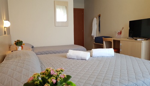 Habitación triple, vistas al mar