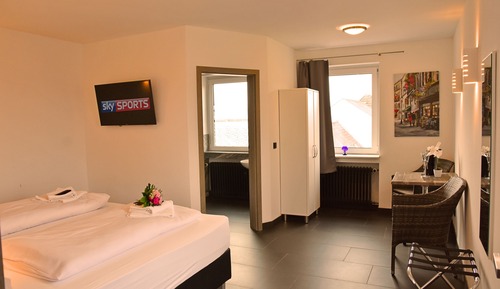 Habitación doble superior, frigorífico y microondas (Plus)