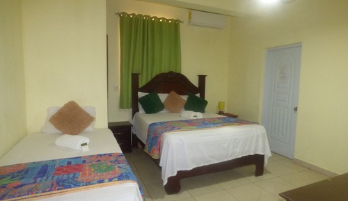 Habitación triple familiar, dormitorio mixto, no fumadores