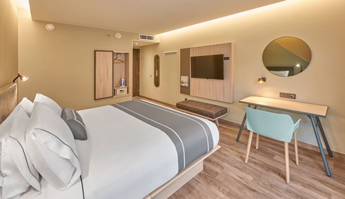 Habitación, 1 cama de matrimonio grande, no fumadores, vistas parciales al mar