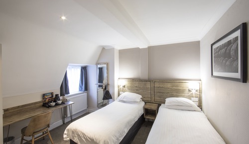 Habitación con 2 camas individuales