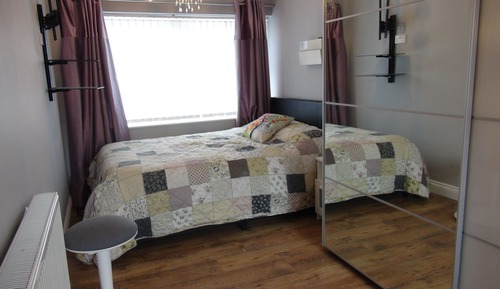 Habitación básica doble, 1 cama doble, baño compartido