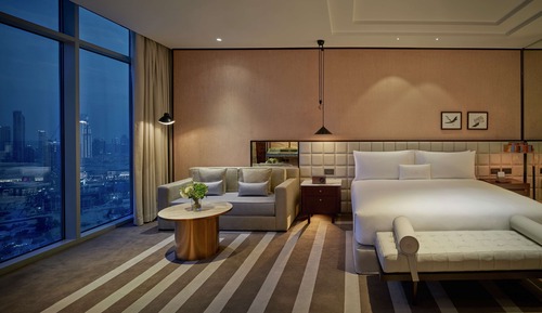 Suite, 1 cama de matrimonio grande, en esquina (Skyline View)