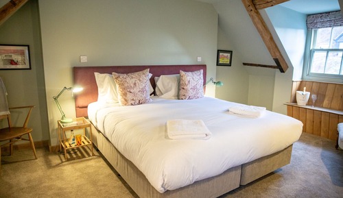 Habitación superior con 1 cama doble o 2 individuales