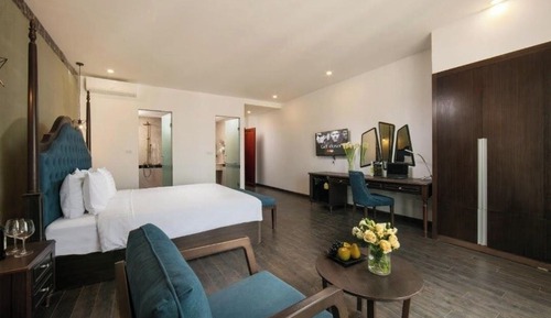 Azalea Signature Balcony Suite