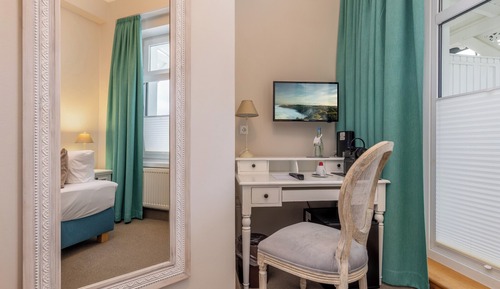 Habitación individual, balcón, vistas parciales al mar