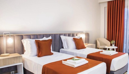 Habitación estándar con 2 camas individuales, no fumadores, vistas a la piscina