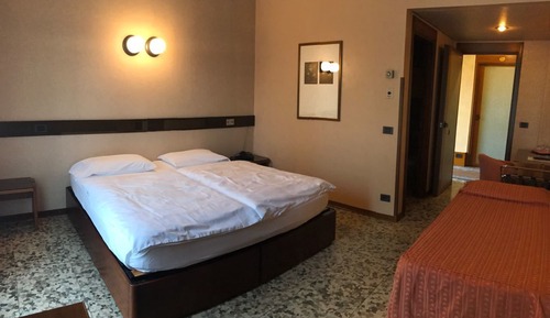 Habitación Confort con 1 cama doble o 2 individuales, balcón