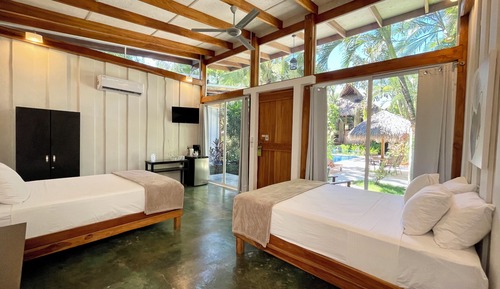 Suite, 2 camas de matrimonio, cocina, vistas al jardín